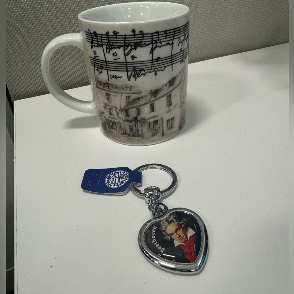 Beethoven key chain and a mug music accessories